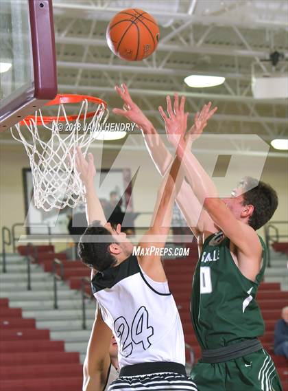 Thumbnail 3 in De La Salle vs. Beverly Hills (Rancho Mirage Holiday Invitational) photogallery.