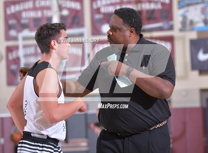 Thumbnail 3 in De La Salle vs. Beverly Hills (Rancho Mirage Holiday Invitational) photogallery.