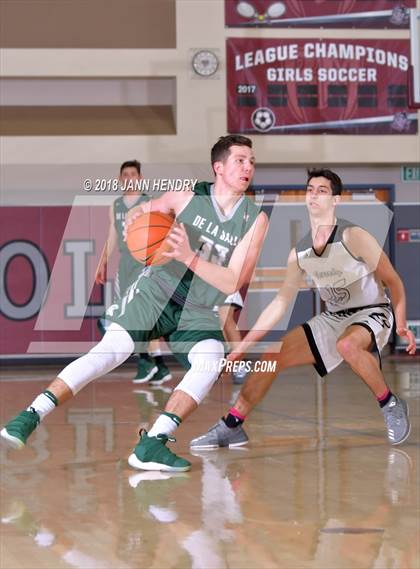 Thumbnail 2 in De La Salle vs. Beverly Hills (Rancho Mirage Holiday Invitational) photogallery.