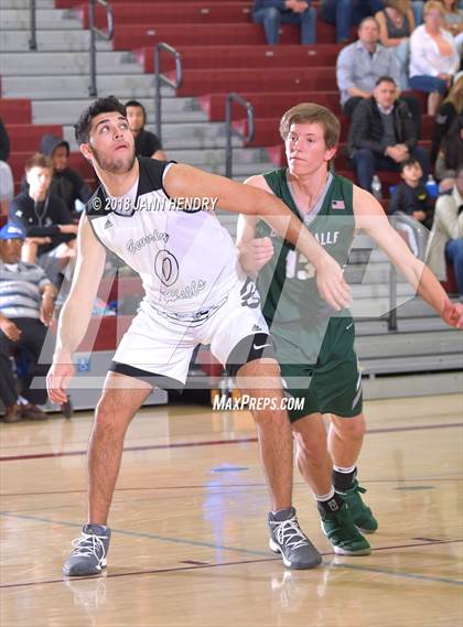 Thumbnail 2 in De La Salle vs. Beverly Hills (Rancho Mirage Holiday Invitational) photogallery.