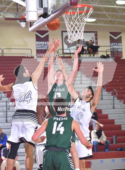 Thumbnail 3 in De La Salle vs. Beverly Hills (Rancho Mirage Holiday Invitational) photogallery.