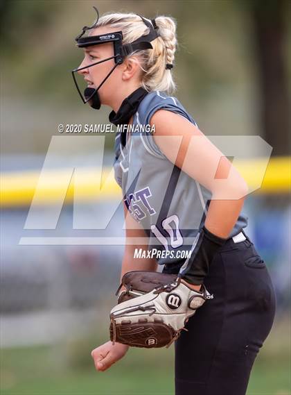 Thumbnail 1 in Bellevue East vs. Lincoln Southeast photogallery.
