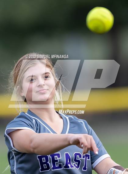 Thumbnail 3 in Bellevue East vs. Lincoln Southeast photogallery.