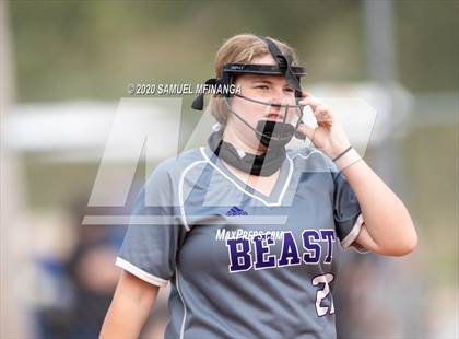 Thumbnail 2 in Bellevue East vs. Lincoln Southeast photogallery.