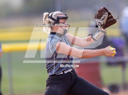Thumbnail 2 in Bellevue East vs. Lincoln Southeast photogallery.