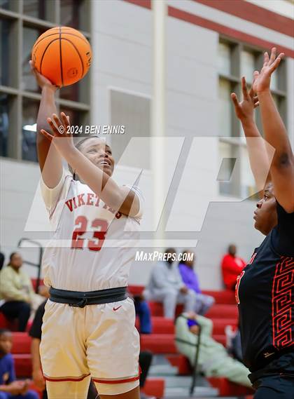 Thumbnail 3 in Baldwin vs. Lowndes (HIES MLK Classic) photogallery.