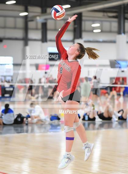 Thumbnail 2 in Holtville vs. Lee Williams (Nike TOC Southwest) photogallery.