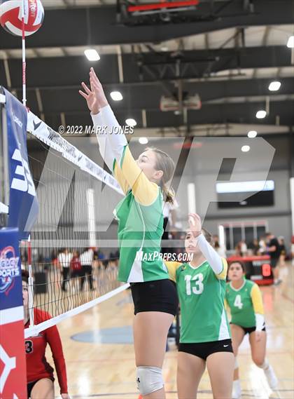 Thumbnail 3 in Holtville vs. Lee Williams (Nike TOC Southwest) photogallery.