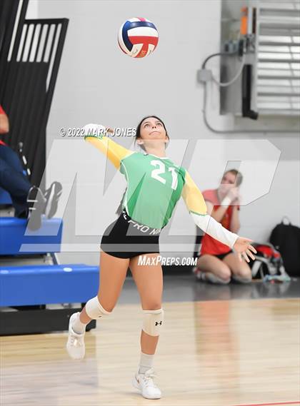 Thumbnail 1 in Holtville vs. Lee Williams (Nike TOC Southwest) photogallery.