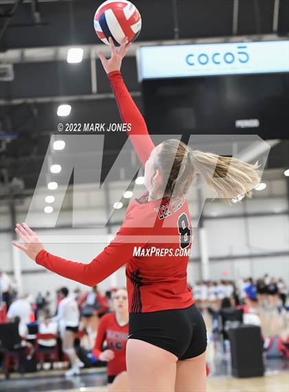 Thumbnail 2 in Holtville vs. Lee Williams (Nike TOC Southwest) photogallery.