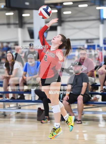 Thumbnail 3 in Holtville vs. Lee Williams (Nike TOC Southwest) photogallery.