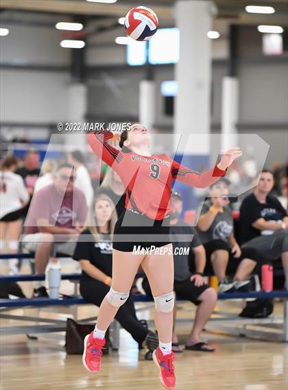 Thumbnail 1 in Holtville vs. Lee Williams (Nike TOC Southwest) photogallery.