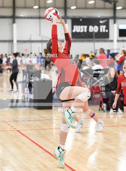 Thumbnail 1 in Holtville vs. Lee Williams (Nike TOC Southwest) photogallery.