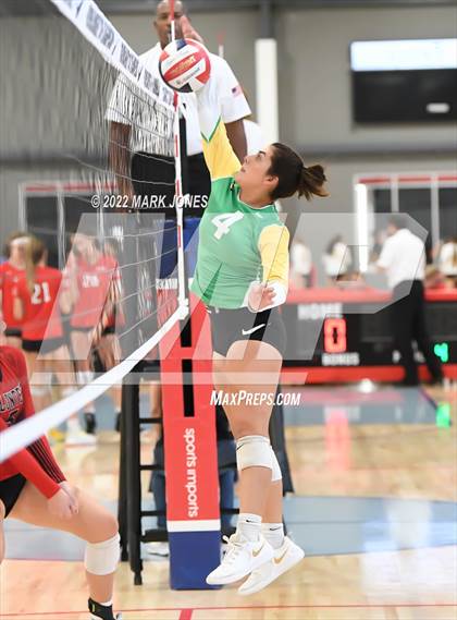 Thumbnail 2 in Holtville vs. Lee Williams (Nike TOC Southwest) photogallery.
