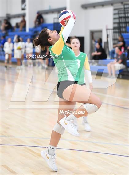 Thumbnail 1 in Holtville vs. Lee Williams (Nike TOC Southwest) photogallery.