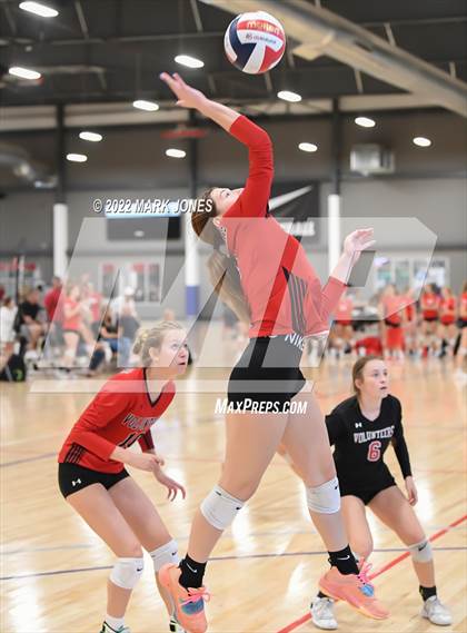 Thumbnail 3 in Holtville vs. Lee Williams (Nike TOC Southwest) photogallery.