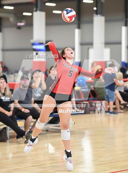 Thumbnail 1 in Holtville vs. Lee Williams (Nike TOC Southwest) photogallery.