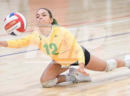 Thumbnail 2 in Holtville vs. Lee Williams (Nike TOC Southwest) photogallery.