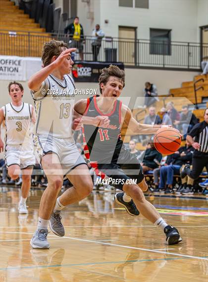 Thumbnail 1 in Beaverton vs. Southridge (Les Schwab Invitational) photogallery.