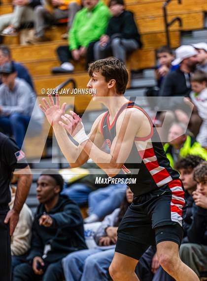 Thumbnail 2 in Beaverton vs. Southridge (Les Schwab Invitational) photogallery.