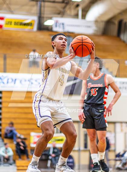 Thumbnail 3 in Beaverton vs. Southridge (Les Schwab Invitational) photogallery.