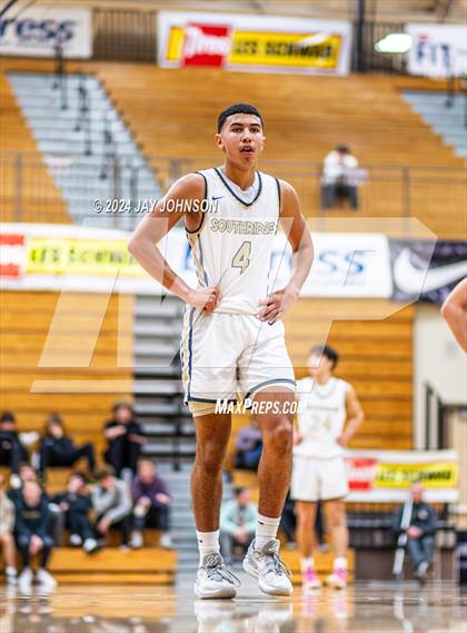 Thumbnail 2 in Beaverton vs. Southridge (Les Schwab Invitational) photogallery.