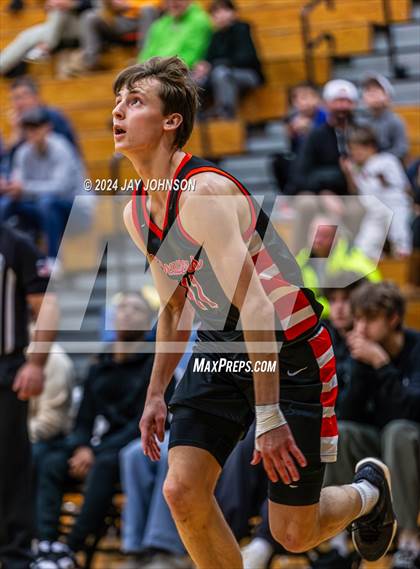 Thumbnail 3 in Beaverton vs. Southridge (Les Schwab Invitational) photogallery.