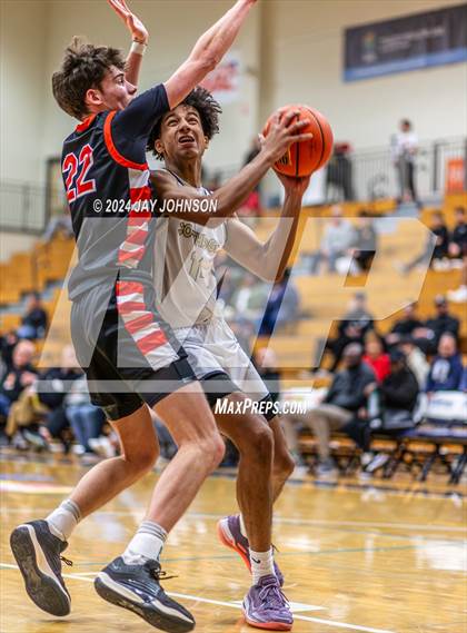 Thumbnail 1 in Beaverton vs. Southridge (Les Schwab Invitational) photogallery.