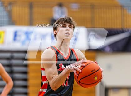 Thumbnail 2 in Beaverton vs. Southridge (Les Schwab Invitational) photogallery.