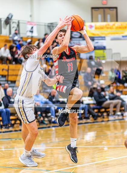 Thumbnail 2 in Beaverton vs. Southridge (Les Schwab Invitational) photogallery.