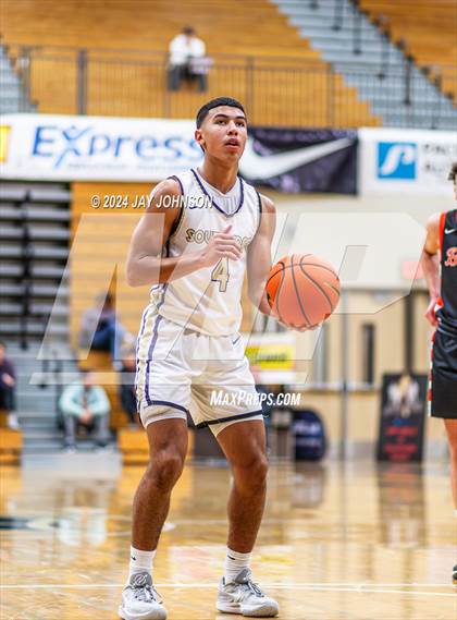 Thumbnail 1 in Beaverton vs. Southridge (Les Schwab Invitational) photogallery.