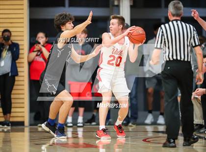 Thumbnail 2 in Arlington vs. Marysville-Pilchuck (WIAA 3A District Playoff) photogallery.
