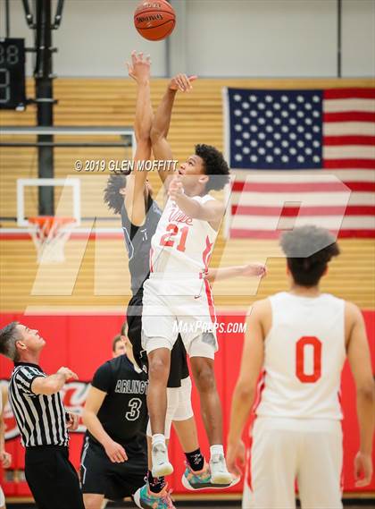 Thumbnail 3 in Arlington vs. Marysville-Pilchuck (WIAA 3A District Playoff) photogallery.