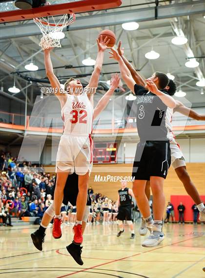 Thumbnail 1 in Arlington vs. Marysville-Pilchuck (WIAA 3A District Playoff) photogallery.
