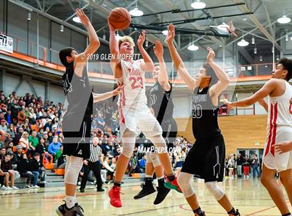Thumbnail 2 in Arlington vs. Marysville-Pilchuck (WIAA 3A District Playoff) photogallery.
