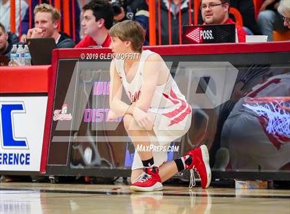 Thumbnail 2 in Arlington vs. Marysville-Pilchuck (WIAA 3A District Playoff) photogallery.