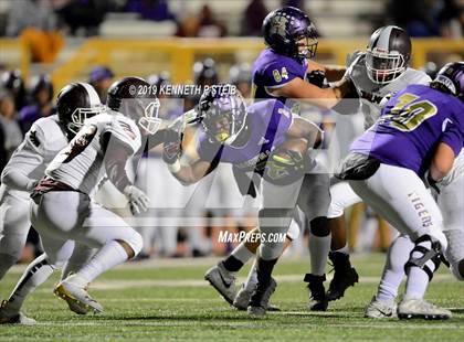 Thumbnail 3 in Chalmette @ Hahnville (LHSAA 5A 1st Round Playoff) photogallery.