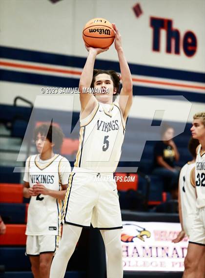Thumbnail 2 in Santa Monica vs Oak Park (8th Annual West Valley Tip-Off Classic) photogallery.