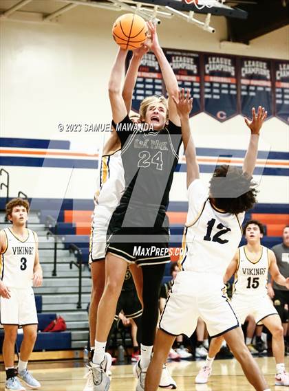 Thumbnail 1 in Santa Monica vs Oak Park (8th Annual West Valley Tip-Off Classic) photogallery.