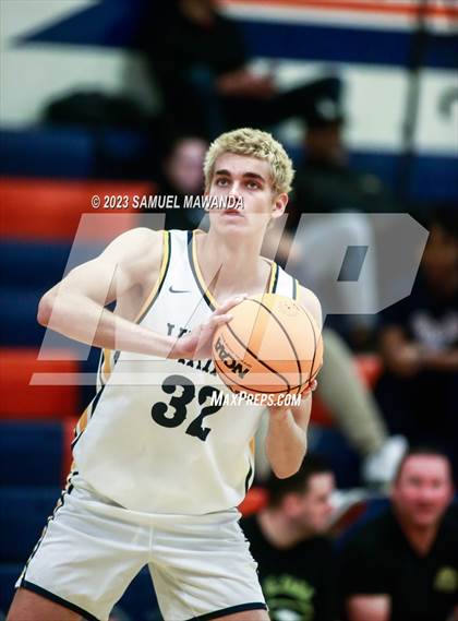 Thumbnail 2 in Santa Monica vs Oak Park (8th Annual West Valley Tip-Off Classic) photogallery.
