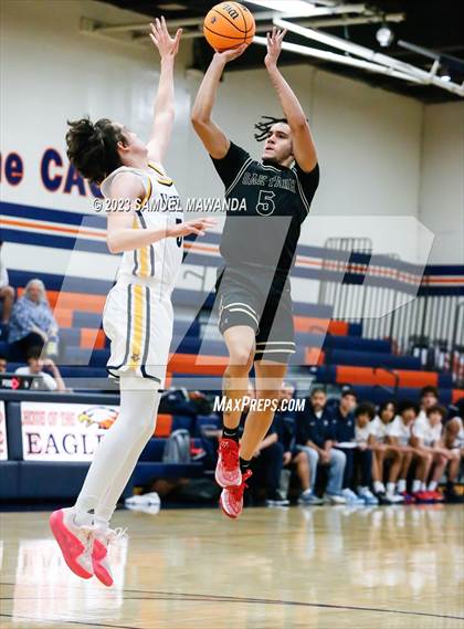 Thumbnail 2 in Santa Monica vs Oak Park (8th Annual West Valley Tip-Off Classic) photogallery.