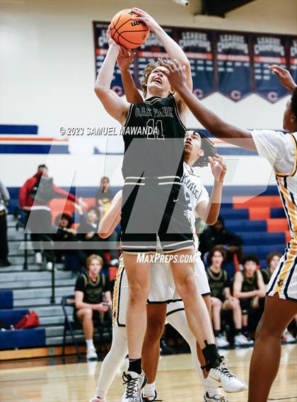 Thumbnail 3 in Santa Monica vs Oak Park (8th Annual West Valley Tip-Off Classic) photogallery.