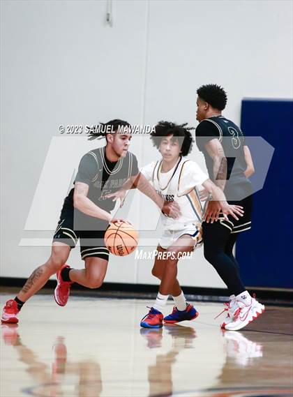 Thumbnail 3 in Santa Monica vs Oak Park (8th Annual West Valley Tip-Off Classic) photogallery.