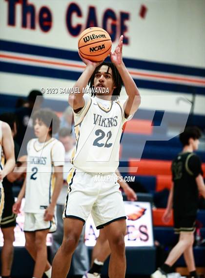 Thumbnail 3 in Santa Monica vs Oak Park (8th Annual West Valley Tip-Off Classic) photogallery.