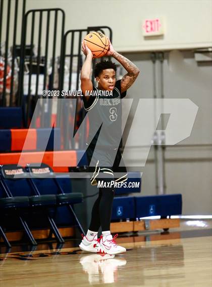 Thumbnail 2 in Santa Monica vs Oak Park (8th Annual West Valley Tip-Off Classic) photogallery.