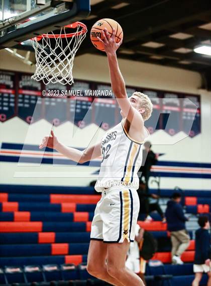 Thumbnail 2 in Santa Monica vs Oak Park (8th Annual West Valley Tip-Off Classic) photogallery.