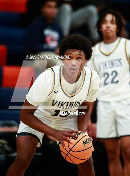 Thumbnail 3 in Santa Monica vs Oak Park (8th Annual West Valley Tip-Off Classic) photogallery.