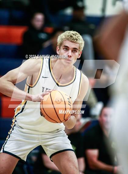 Thumbnail 1 in Santa Monica vs Oak Park (8th Annual West Valley Tip-Off Classic) photogallery.