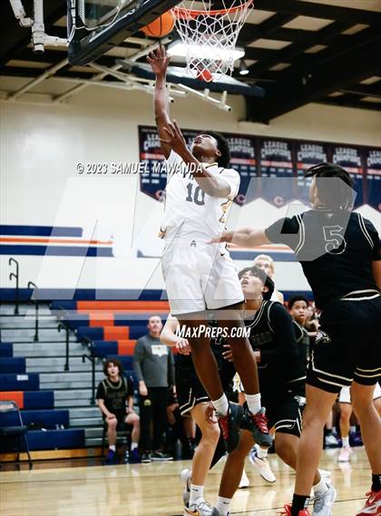 Thumbnail 3 in Santa Monica vs Oak Park (8th Annual West Valley Tip-Off Classic) photogallery.