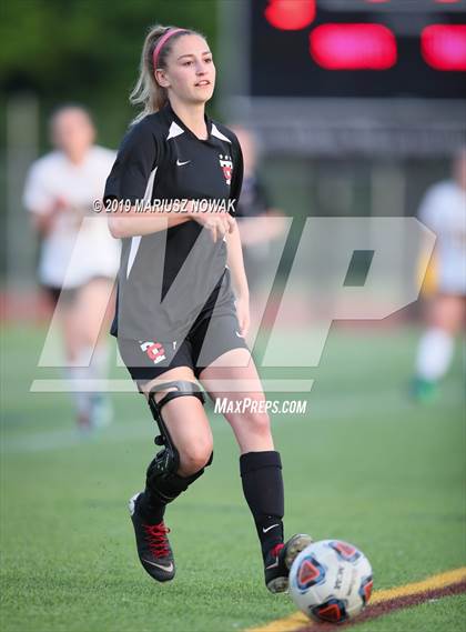 Thumbnail 2 in Adams vs. Troy (MHSAA D1 Regional Final) photogallery.